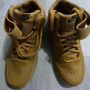 *New* Nike High Top Sneakers Big Boys (5.5Y)